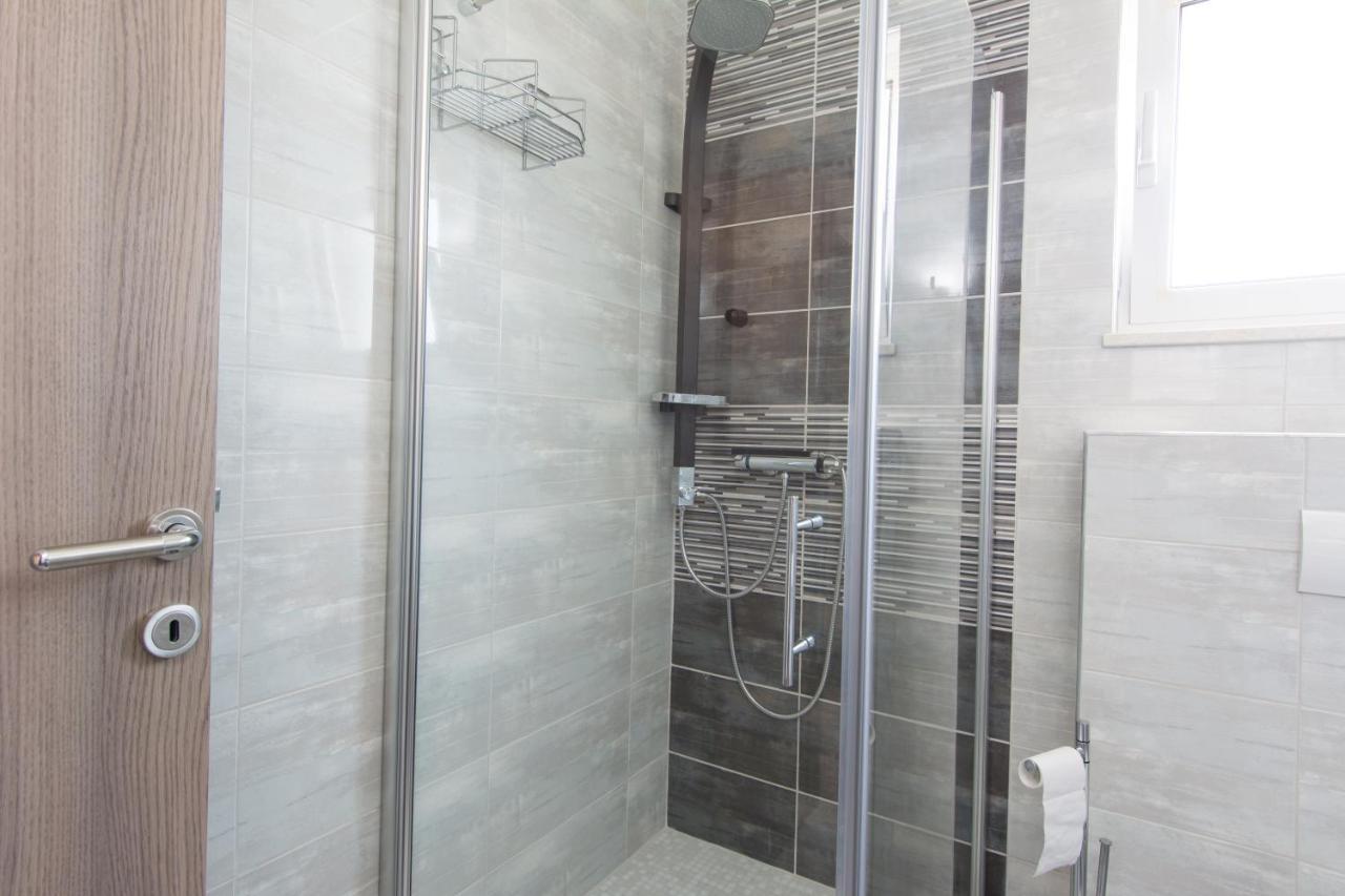 Lux Apartman S Pogledom Na More Trogir Exterior foto