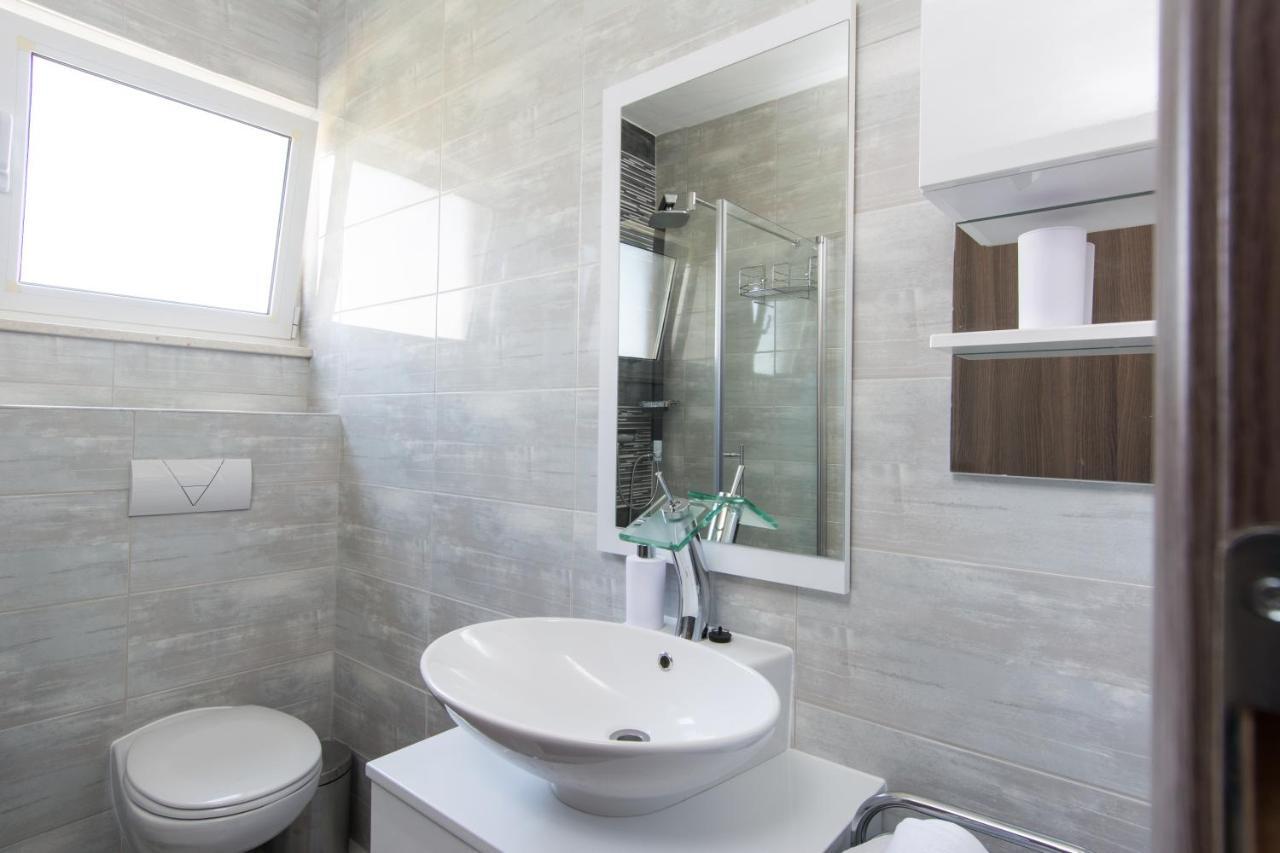 Lux Apartman S Pogledom Na More Trogir Exterior foto